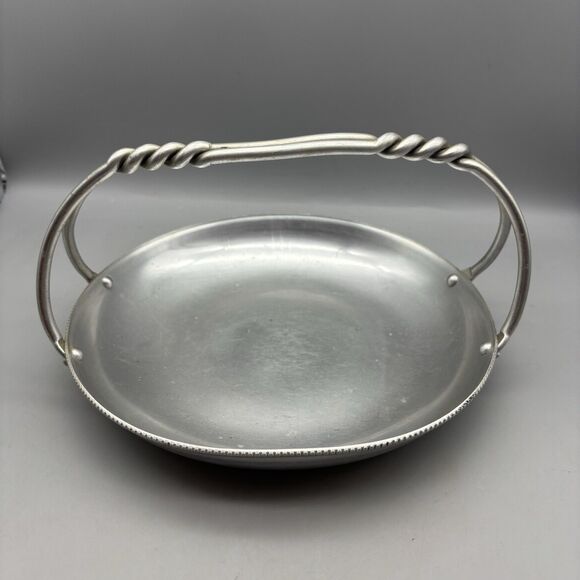 Vintage BW Buenilum Smooth Aluminum Round Metal Tray w/ Twisted handle 9" - Picture 4 of 12